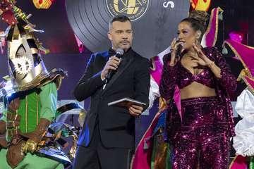 Los Nietos de SaryManchez se autodescalifican en la final de murgas al superar el tiempo establecido en señal de protesta/Lpacarnaval y TA.